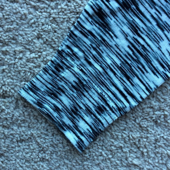 *NWT* The Limited Cold Shoulder Sweater - Picture 6 of 6